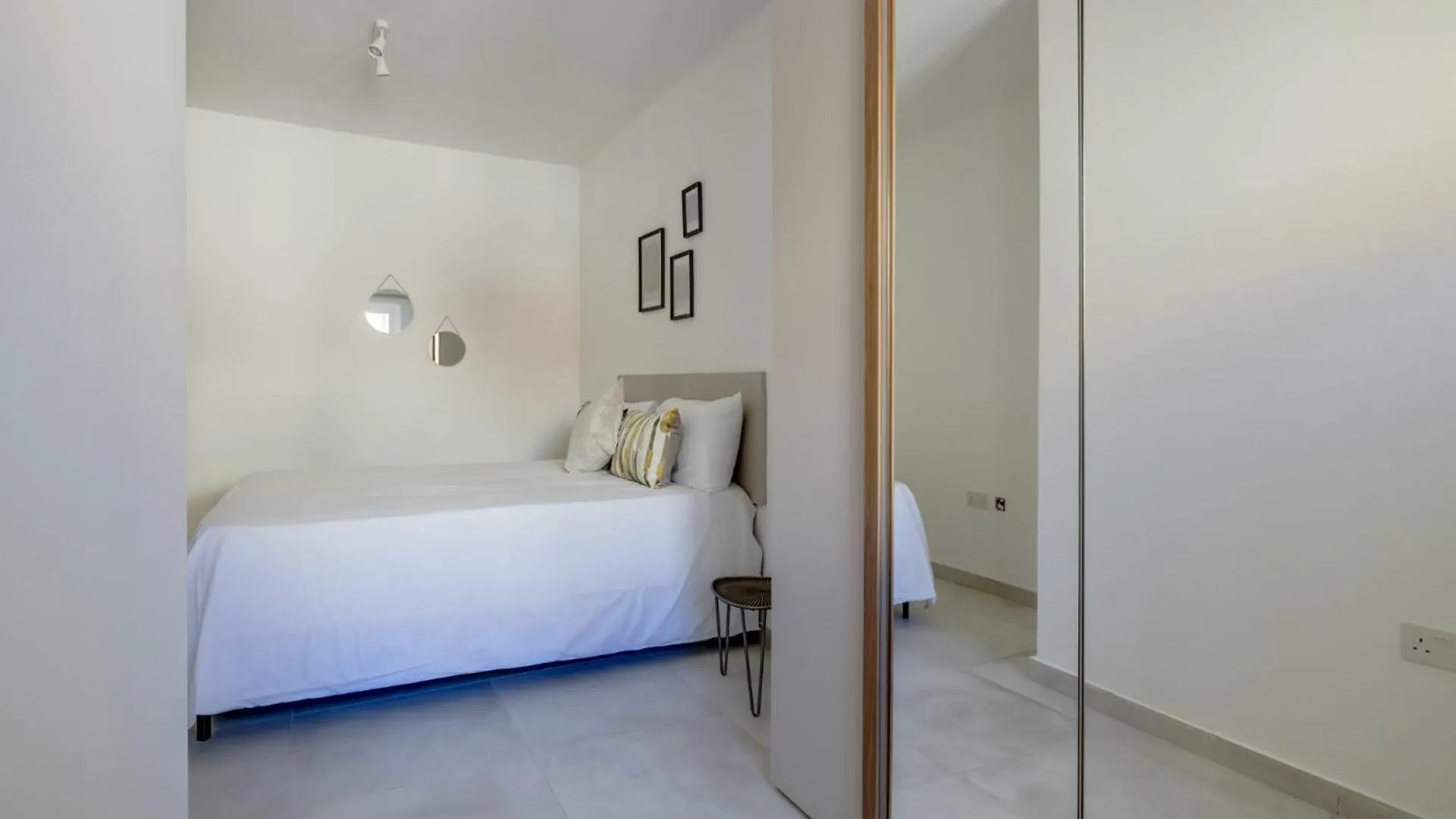 Stunning Penthouse In Msida Your Perfect Getaway 0*,  Malta